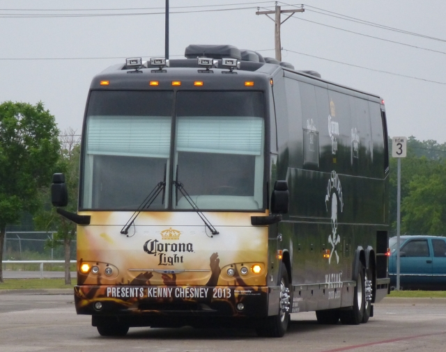 Kenney Chesney tour bus