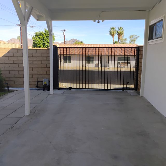 Gate
